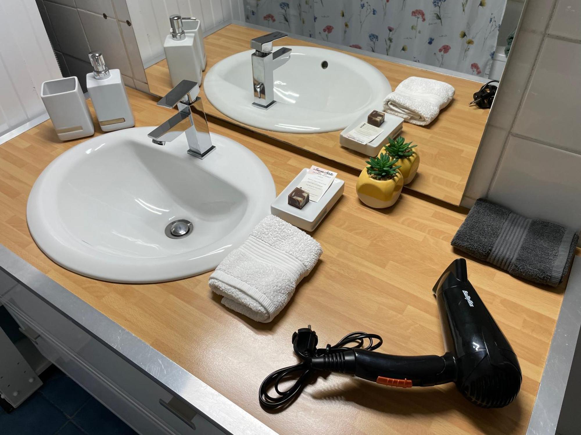 Maison De Jardin - Confort, Commodite, Bien Equipe Livarot-Pays-d'Auge Eksteriør bilde